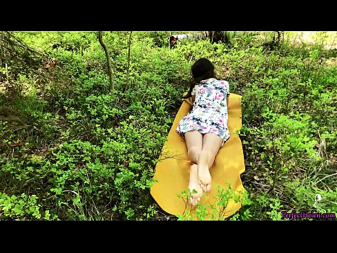 ❤️ Estranho na Tinder Masturba-se Meu Rato e Fode Apaixonadamente na Floresta ☑ Porno em nós