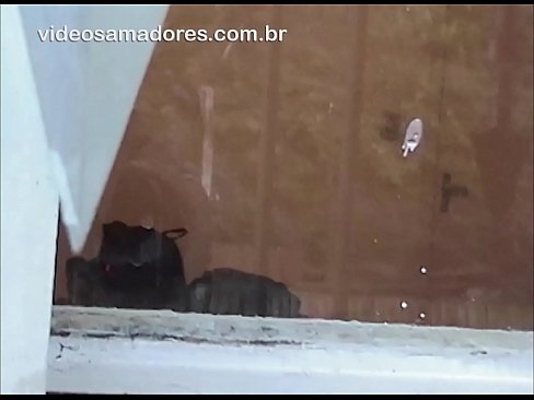 ❤️ Homem excitado assistindo sua namorada com outro cara, gravando um vídeo sem perturbar o casal ☑ Porno em nós