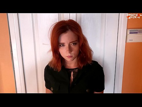 ❤️ Guarda de Segurança Punida Mulher Bonita por Roubo em Compras - Cum In Mouth ☑ Porno em nós